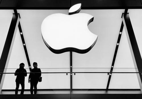 Akcje Apple reagują na zmianę dyrektora generalnego! Tim Cook ustępuje po 15 latach