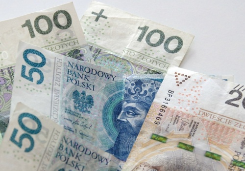 Polacy zaskoczyli w sprawie 800 plus. Wypowiedzieli się nt. podwyżki