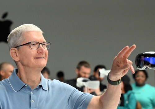 Wielka zmiana w Apple. Tim Cook oddał stery młodszemu wizjonerowi