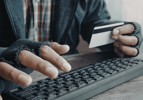 Wyłudzono milion złotych od lekarzy i seniorów. Sprawcy staną przed sądem