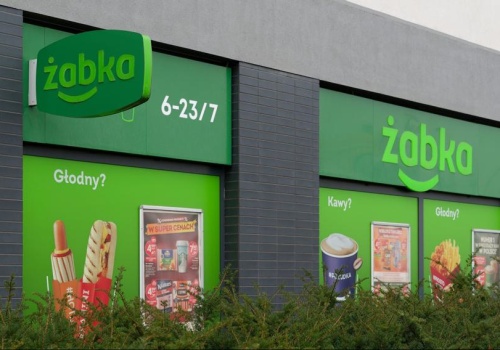 Żabka czy przedszkole i kawiarnia? Nowość sieci to hit i przekleństwo mieszkańców