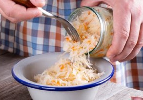 Weź kapustę kiszoną i zrób z niej smarowidło do chleba. To najzdrowsza pasta, jaką znam