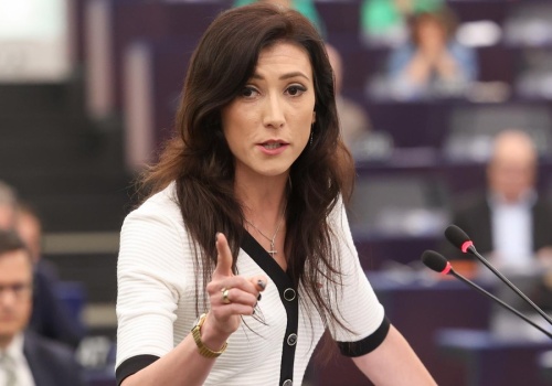 Ewa Zajączkowska-Hernik już tak nie wygląda. Ma nową fryzurę. 