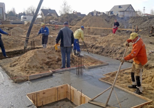 Rodzaje fundamentów i ich izolacja: jak wykonać ocieplenie i izolację przeciwwilgociową?