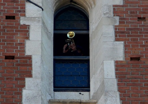 Wyjątkowy hejnał w Krakowie. Gość zza oceanu na wieży Mariackiej