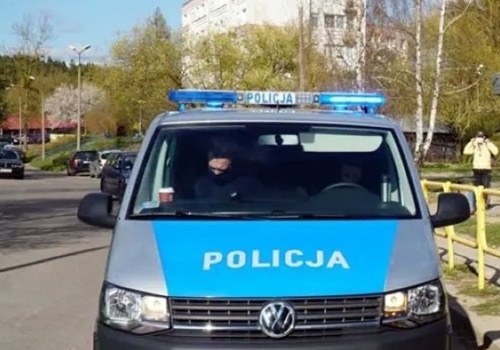 Rekordowe 3,8 promila u kierowcy z Olsztyna. Zawisł na krawężniku na Jarotach