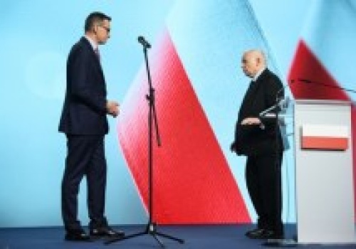 Siedem godzin nocnych negocjacji. Kaczyński i Morawiecki ogłaszają