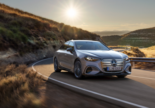 Mercedes C-Class Electric (2026) – zasięg 762 km, Hyperscreen i AI