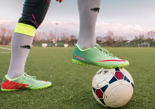 Liga francuska – profesjonalny kontrakt piłkarza, którzy przeżył pożar w Crans-Montanie