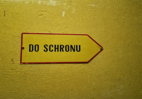 MSWiA milczy, KEP odpowiada. Kulisy planu budowy „parafialnych schronów” z funduszy publicznych