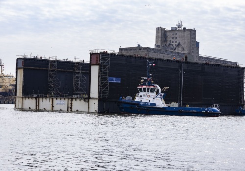 Stocznia Szczecińska Wulkan rozpoczyna wodowanie drugiego modułu doku pływającego