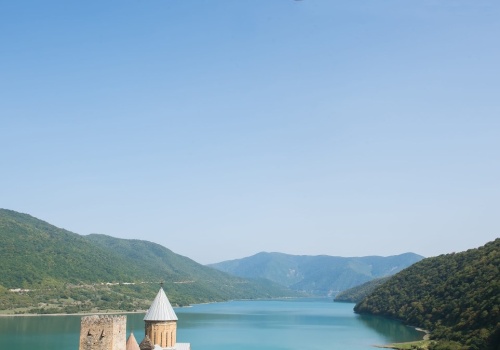 Nietypowy kierunek na majówkę. Blisko, tanio, a widoki zachwycają