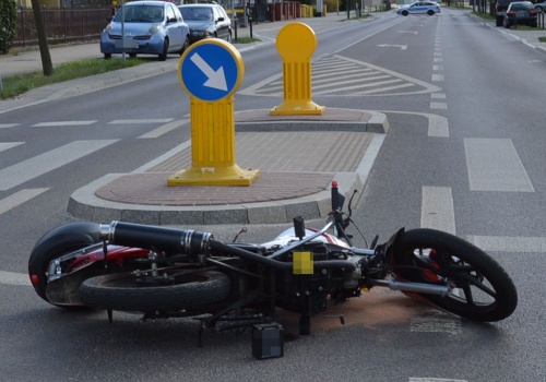 15-latek ranny po zderzeniu motoroweru z autem w Biłgoraju