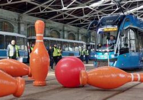 Zagrali tramwajem w kręgle. Tak wyłoniono Najlepszego Motorniczego MPK Wrocław