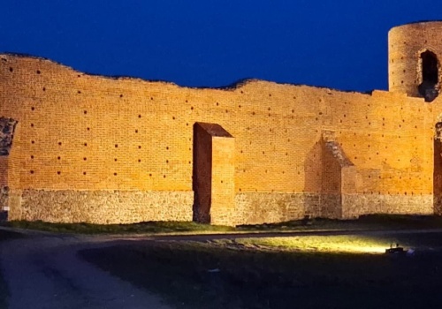 Zamek kolski i taras widokowy. Z królewskim rozmachem i widokiem