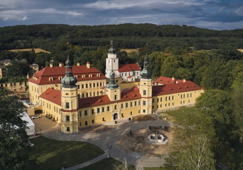 Zabytkowa rezydencja z bogatą historią. Znajdziesz ją na Śląsku Opolskim