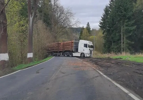 Zablokował drogę na 7 godzin, a następnie wsiadł za kierownicę z 2 promilami