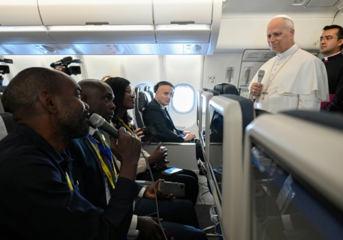 Papież w samolocie o rozwoju Kościoła w Angoli i konsystorzu