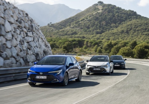 Toyota Corolla tanśza nawet o 8500 zł. Nowe ceny hatchbacka i kombi w Polsce