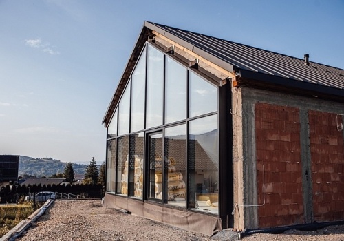 Jak wybrać okna do domu? Poradnik EMV System