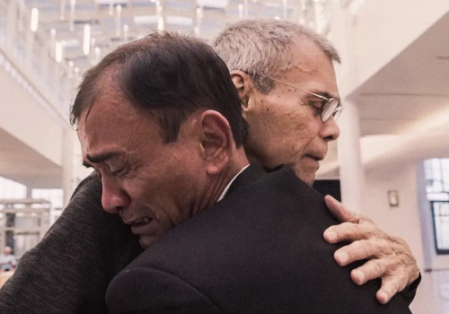 „Dziecko z pyłu”: dokumentalna wyprawa w poszukiwaniu ojca