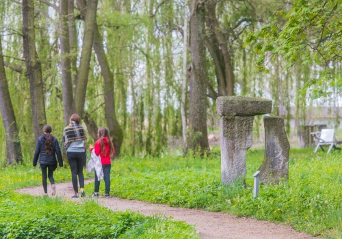 TOP 10 atrakcji przy trasie S7. Gdzie warto zjechać na przerwę między Grójcem a Szydłowcem?