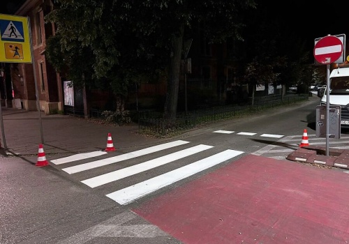 Drogowcy malują pasy w kilku dzielnicach. Wiemy na których ulicach