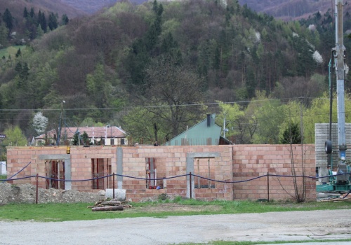 Widać już pierwsze efekty prac. Budowa ośrodka zdrowia w Rytrze ma trwać do końca roku