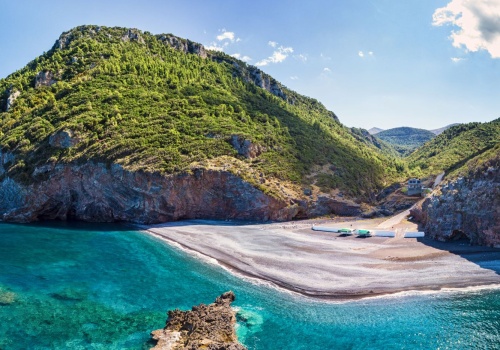 Piękna grecka wyspa Eubea za 1090 PLN 🌊🏖️ Loty z Warszawy, 7 noclegów nad morzem + auto ☀️💙