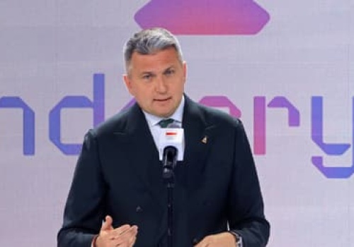 Skąd Piesiewicz ma pieniądze? Może dzięki temu, że PKOl pisze do ABW listy po chińsku