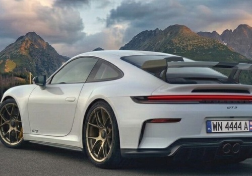 Konfederacja chce nowych tablic rejestracyjnych z polską flagą