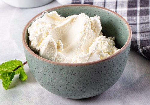 Najgorszy ser dla serca i sylwetki. Zapycha żyły cholesterolem, a jemy go łyżkami