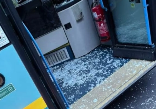 W furii rozbił szybę w autobusie w Jaworznie