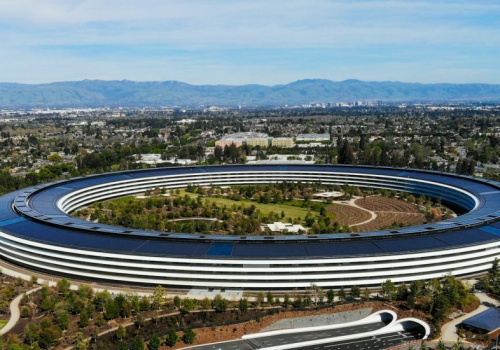 Jeszcze nie opuścił tronu królestwa Apple, a już daje rady następcy