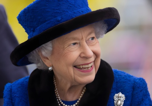 Matematyka władzy a pałacowe realia. O rekordach światowych tronów