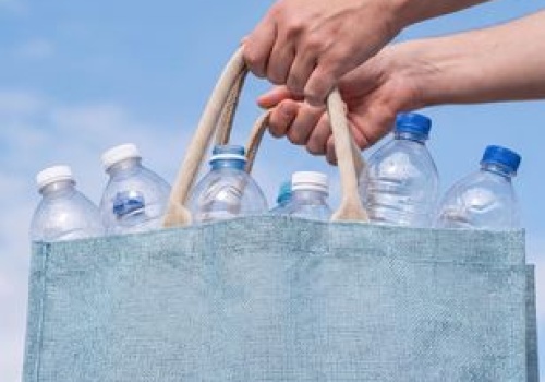 Czy system kaucyjny w Polsce działa? Zobacz opinie Polaków!