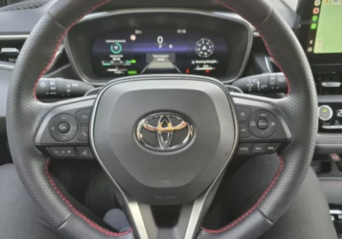 Wyprzedaży nie ma, a najpopularniejsza Toyota w Polsce tanieje. Ależ bomba