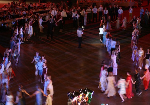 Zabrali na wesele dzieci. 