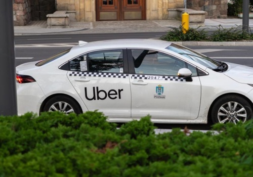 Wielka wojna robotaksówek. Uber rzuca wyzwanie Tesli, Amazonowi i Google