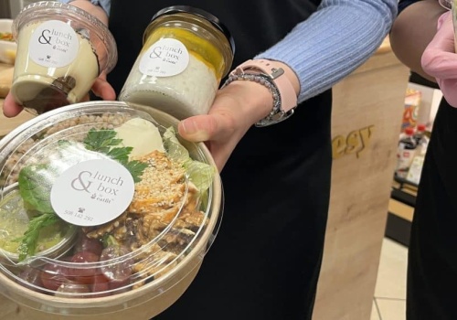 Zdrowe lunche z dowozem w Olsztynie. Lunch&Box przygotowuje je codziennie na świeżo