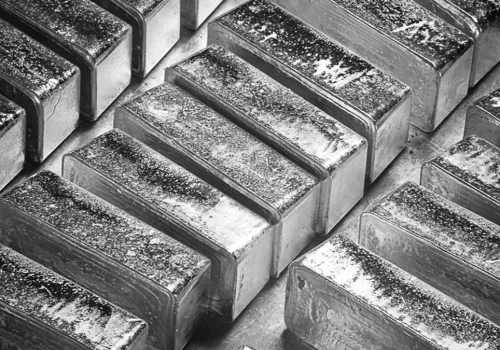 Cały świat mówi o KGHM. Koncern z Polski rządzi i dzieli na rynku srebra