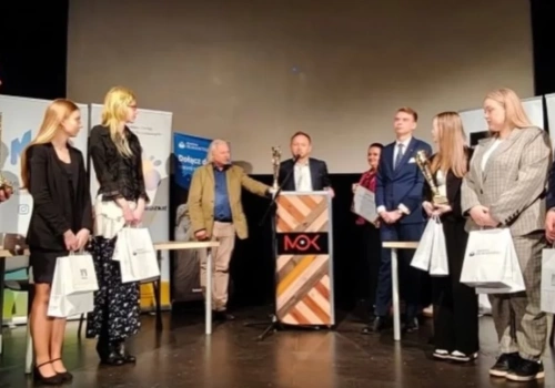 Nie tylko emotikony. Podczas Turnieju Debat Oksfordzkich młodzież pokazała umiejętności prowadzenia merytorycznej dyskusji