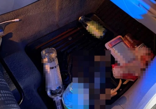 Uderzyły w słup i pojechały dalej. Obie były pijane