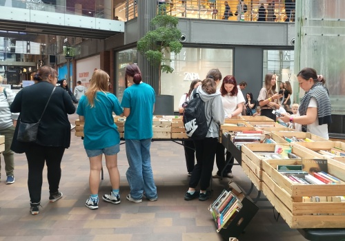 Bez marnowania i charytatywnie. Czas na kwietniowe „Żyjące książki”