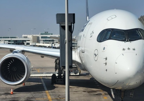 20 tys. lotów odwołanych u czołowego przewoźnika. Cięcia uderzą też w Polskę