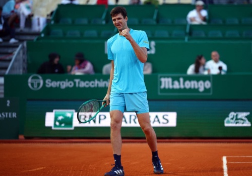 O której gra dzisiaj Hubert Hurkacz? Gdzie oglądać mecz?