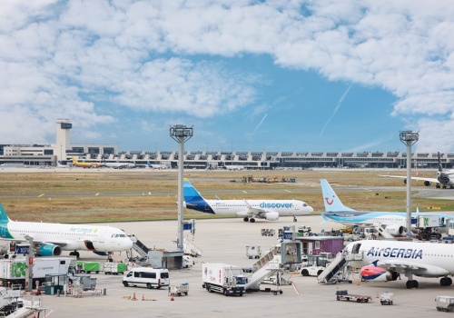 Frankfurt: Marzec i Q1 na plusie mimo strajku i wojny