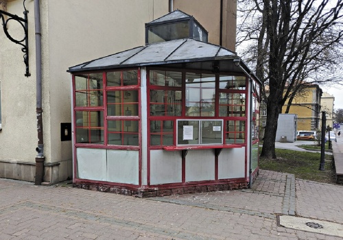 Pomysł na opuszczone kioski w mieście. Będą sprzedawać pamiątki?