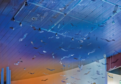 Szkło w ruchu - instalacja w DOMOTECE, która zamienia materię w spektakl