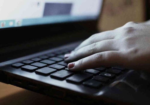 To dzieje się w sekundę. I napędza falę fake newsów w sieci